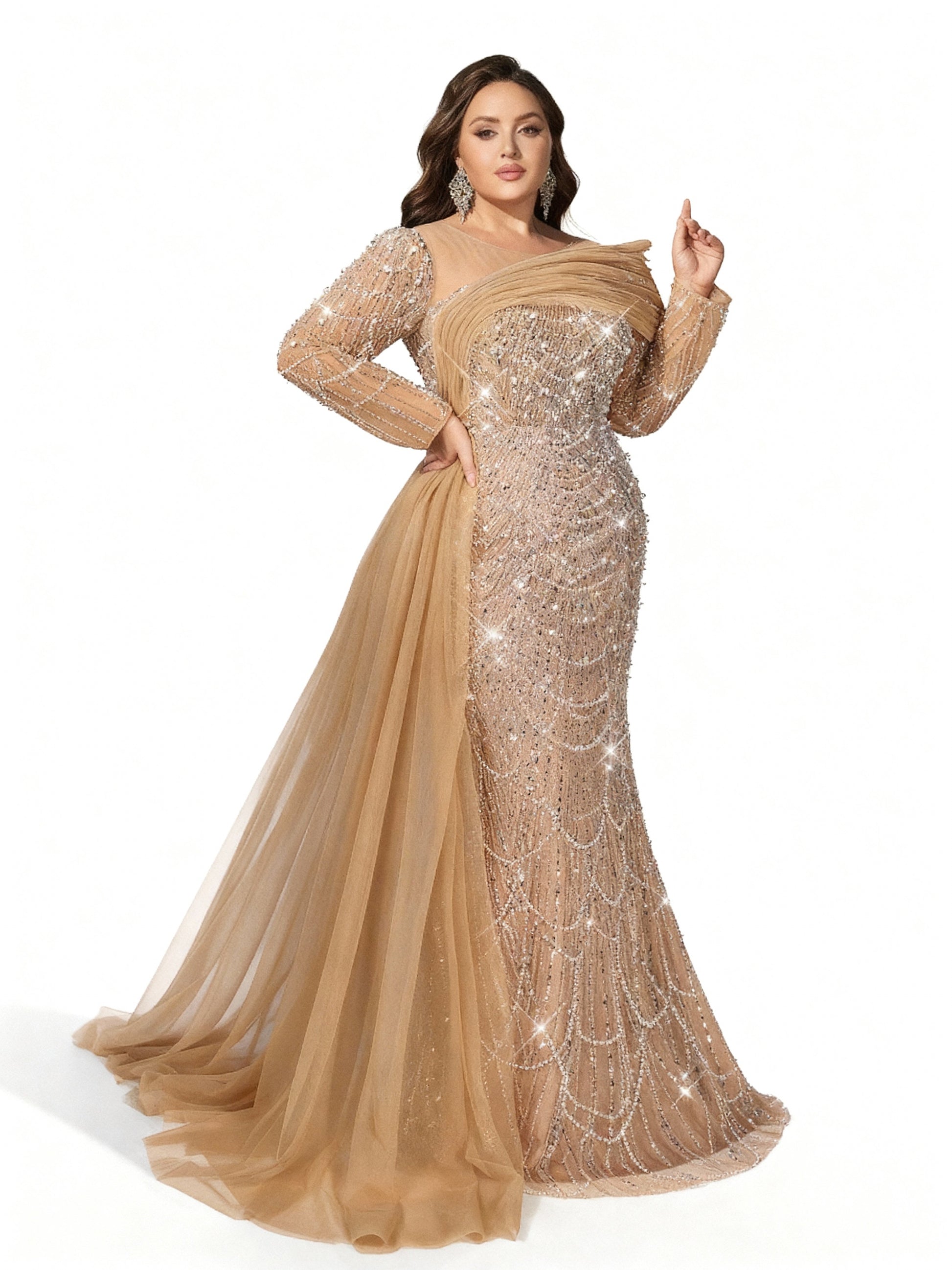 Stalluxe | Glamouröses Abendkleid in Champagner mit Pailletten, langen Ärmeln und Meerjungfrauen-Saum in Übergröße Champagner