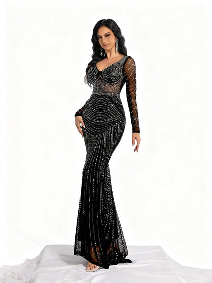 Stalluxe | Mesh-Strasskleid mit V-Ausschnitt und Schmaler Passform