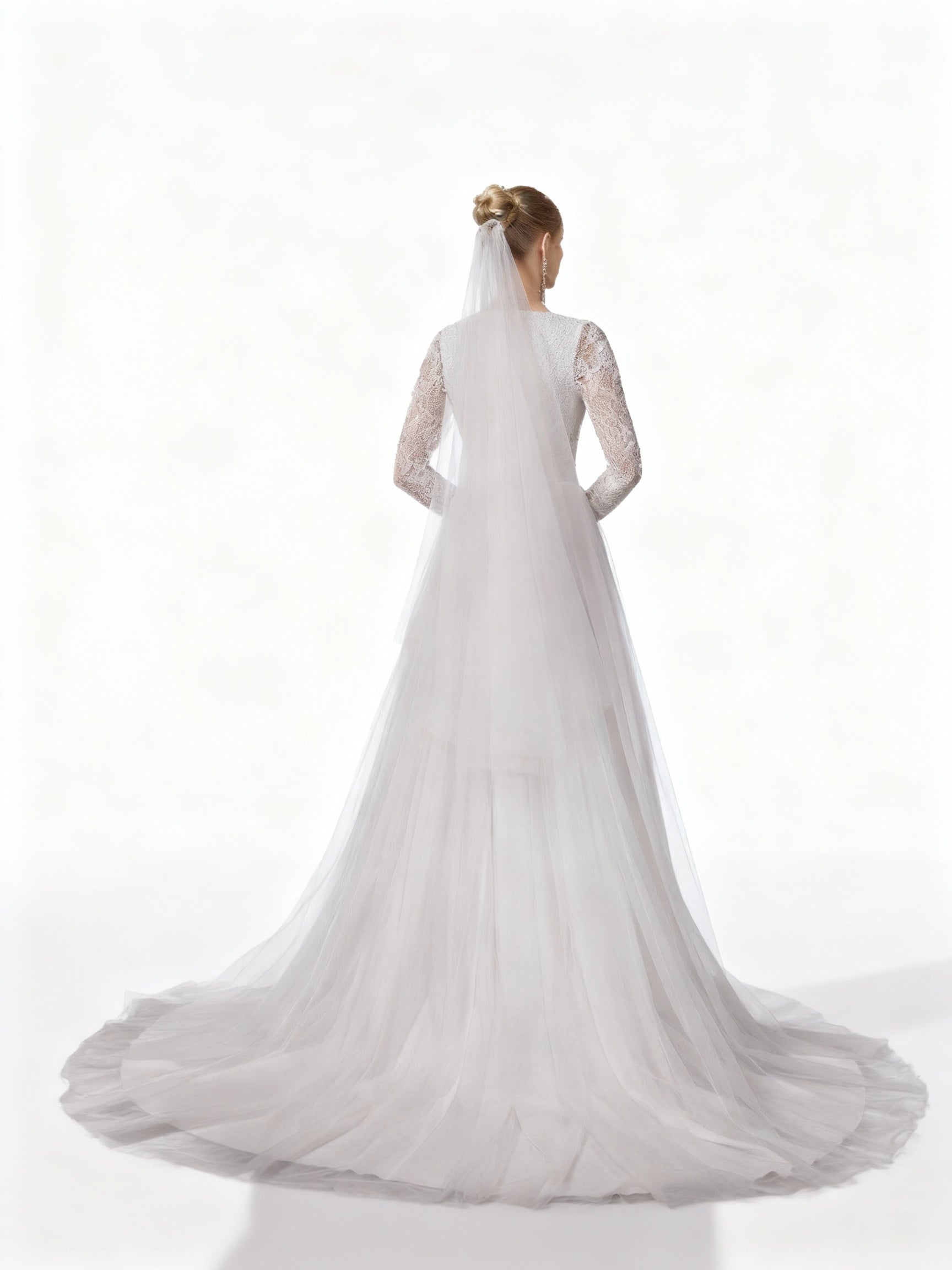 Stalluxe | Traumhaftes Spitze Mesh Brautkleid im Feenstil mit V-Ausschnitt