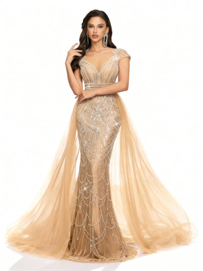 Stalluxe | Champagnerfarbenes Paillettenkleid mit Rundhalsausschnitt