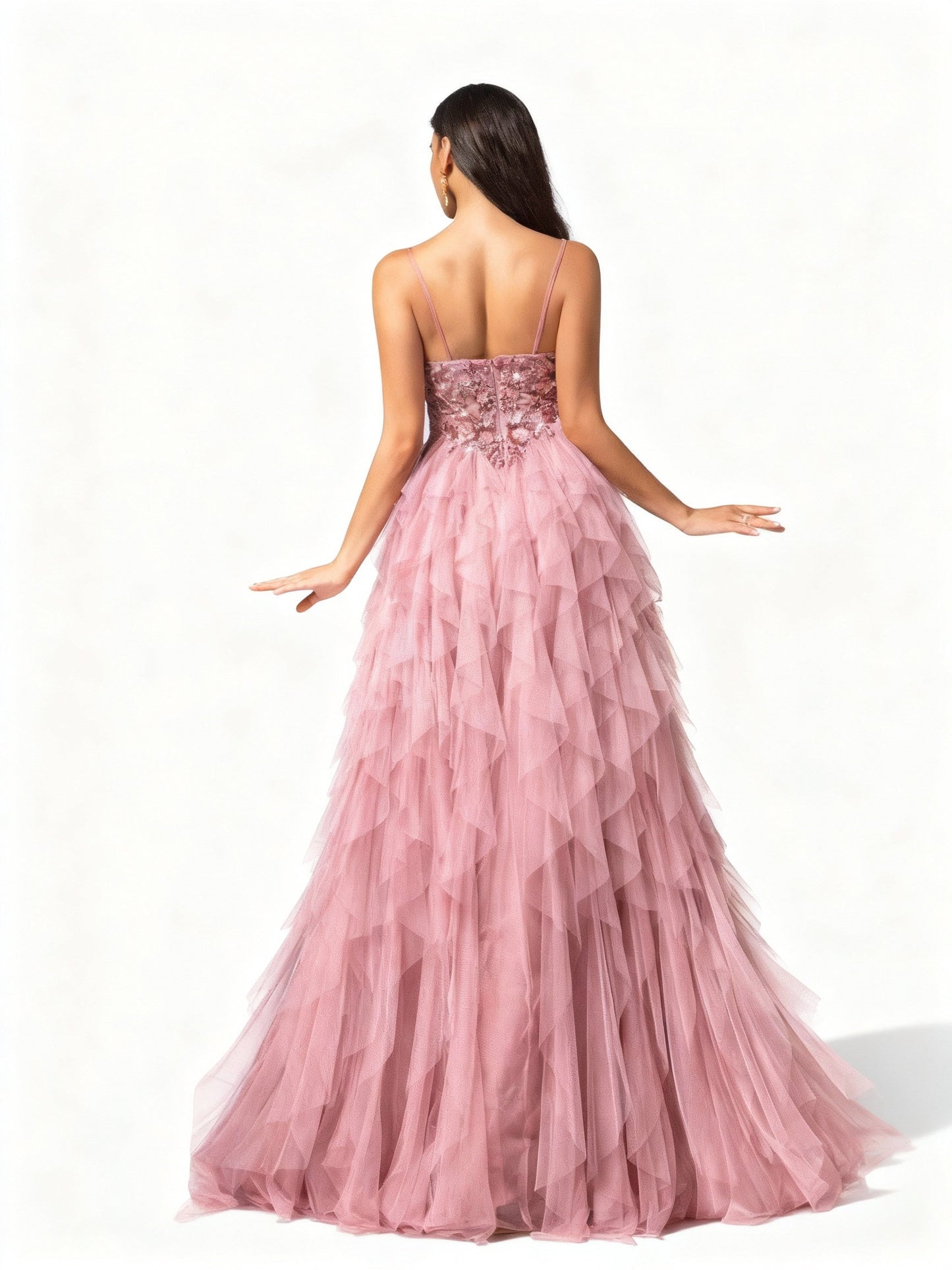 Stalluxe | Romantisches ärmelloses Kleid aus mehrlagigem Mesh mit Pailletten