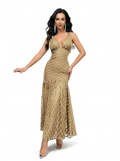 Stalluxe | Elegantes Abendkleid mit tiefem V-Ausschnitt, offenem Rücken und Meerjungfrauen-Saum Khaki