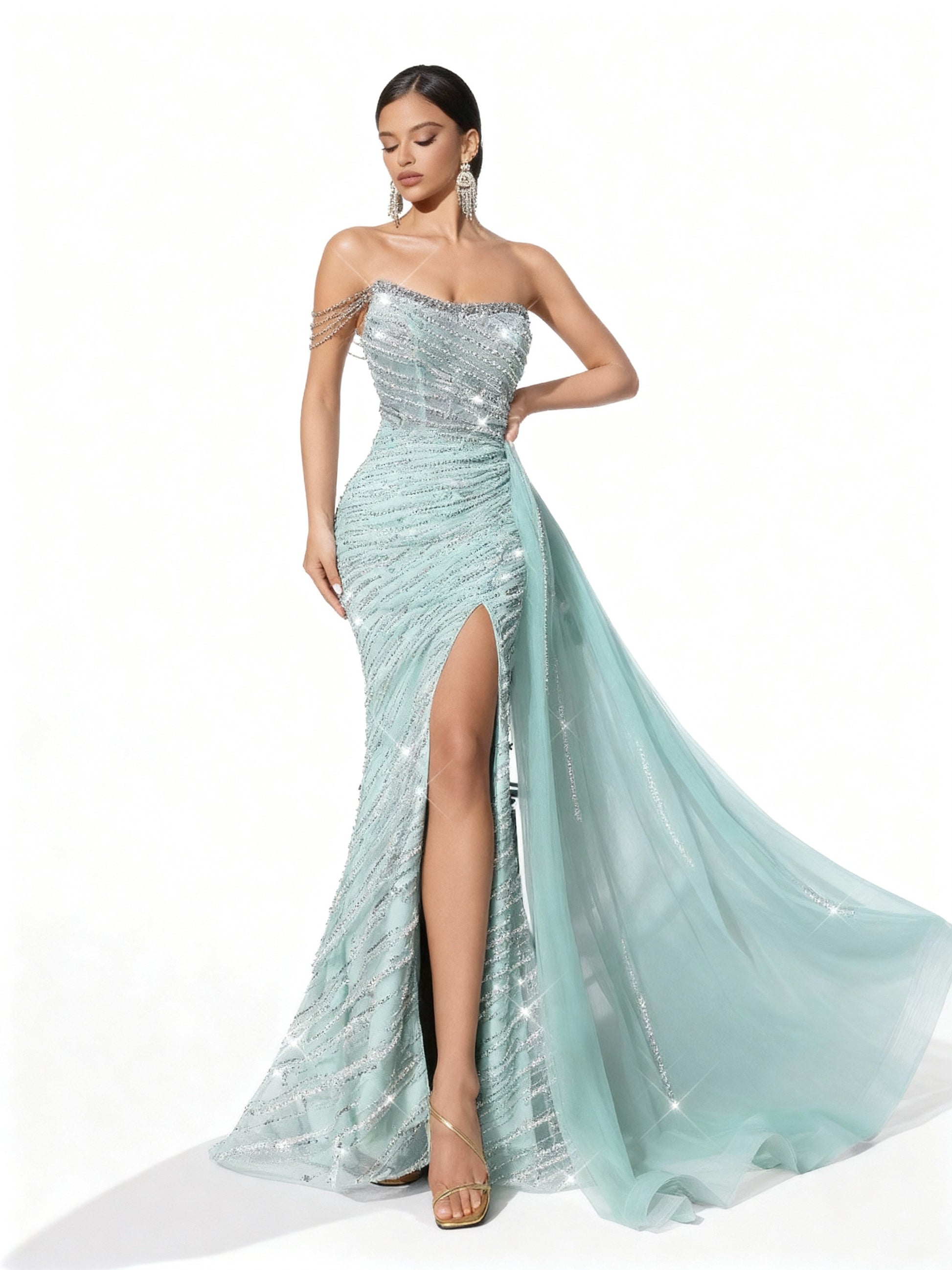 Stalluxe | Atemberaubendes trägerloses Abendkleid mit Streifen-Pailletten und hohem Beinschlitz