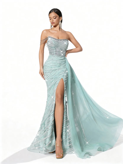 Stalluxe | Atemberaubendes trägerloses Abendkleid mit Streifen-Pailletten und hohem Beinschlitz