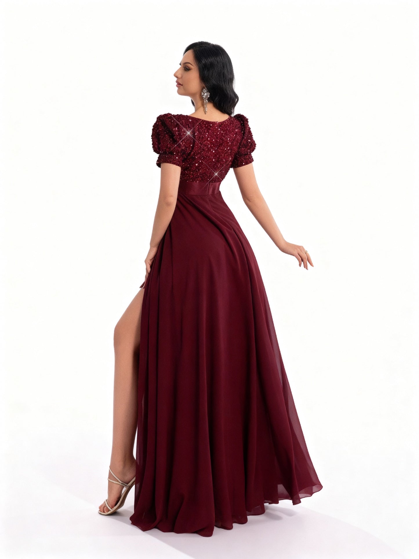 Stalluxe | Paillettenkleid mit V-Ausschnitt und Schlitzärmeln