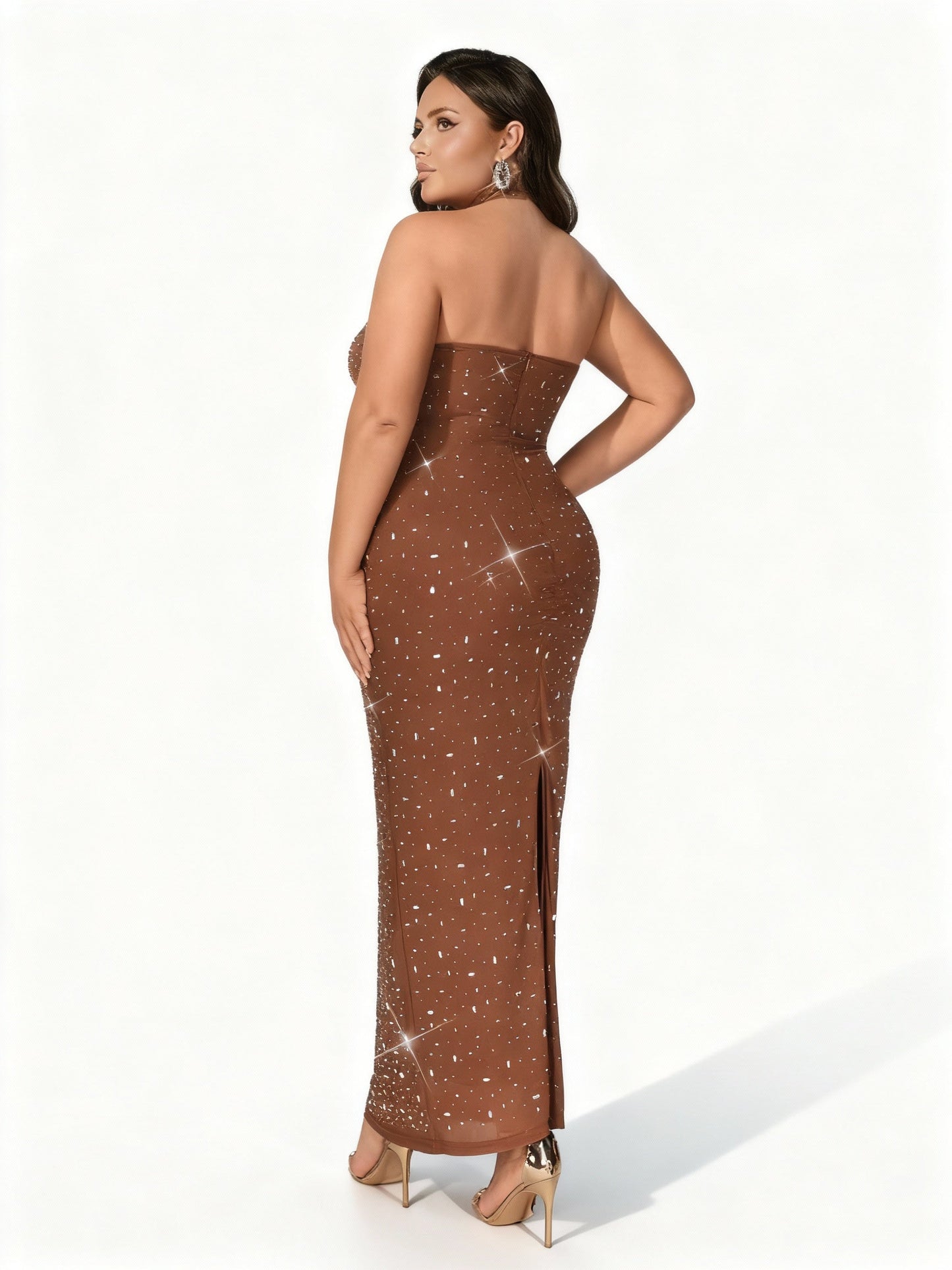 Stalluxe | Schwarzes Abendkleid in Übergröße mit Stehkragen und Strass