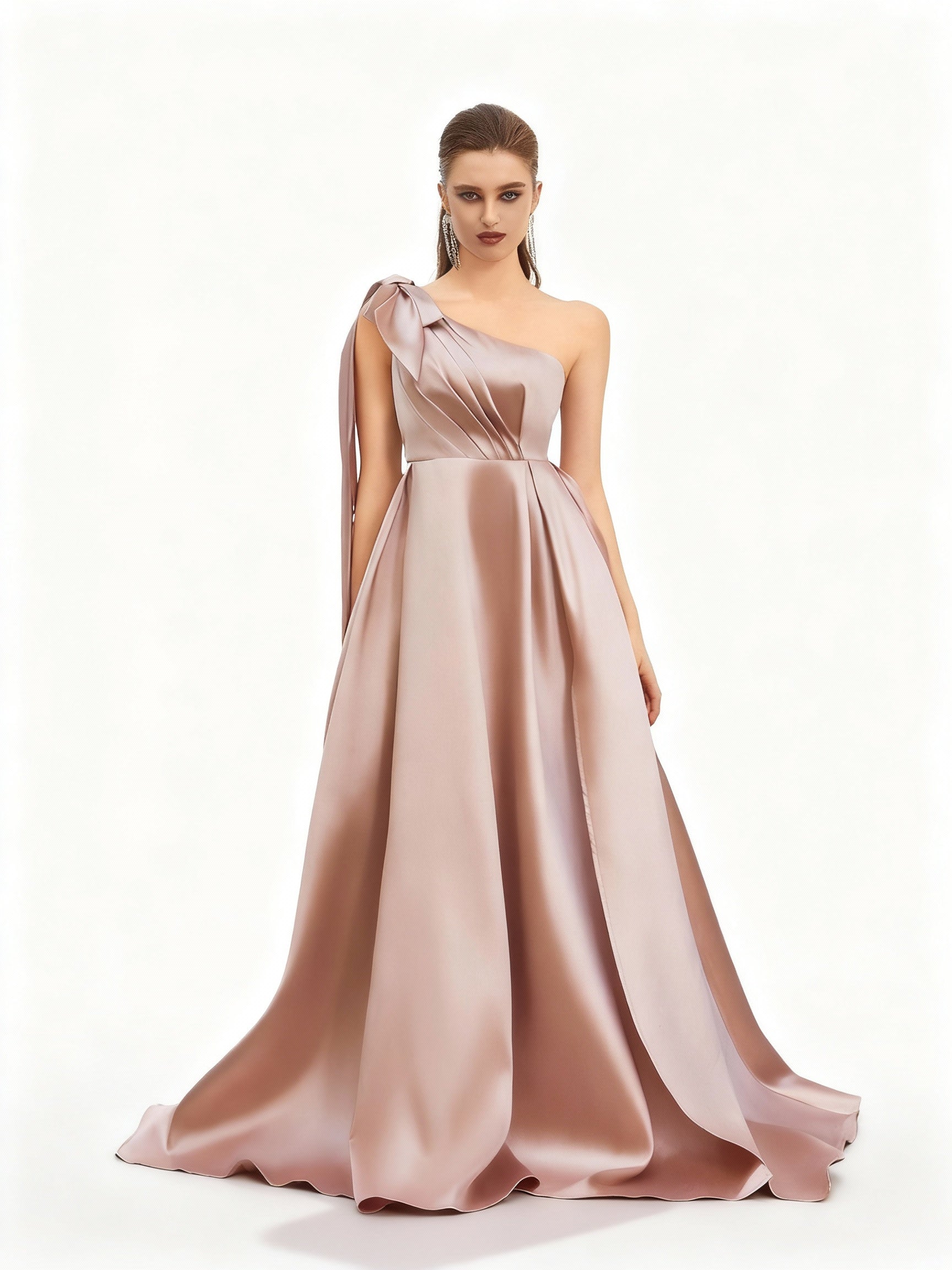 Stalluxe | Champagnerfarbenes Satinkleid mit Asymmetrischem Schnitt