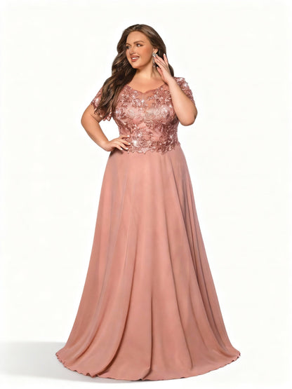 Stalluxe | Rosafarbenes Spitzenkleid in Übergröße mit Applikationen und Kurzem Ärmel