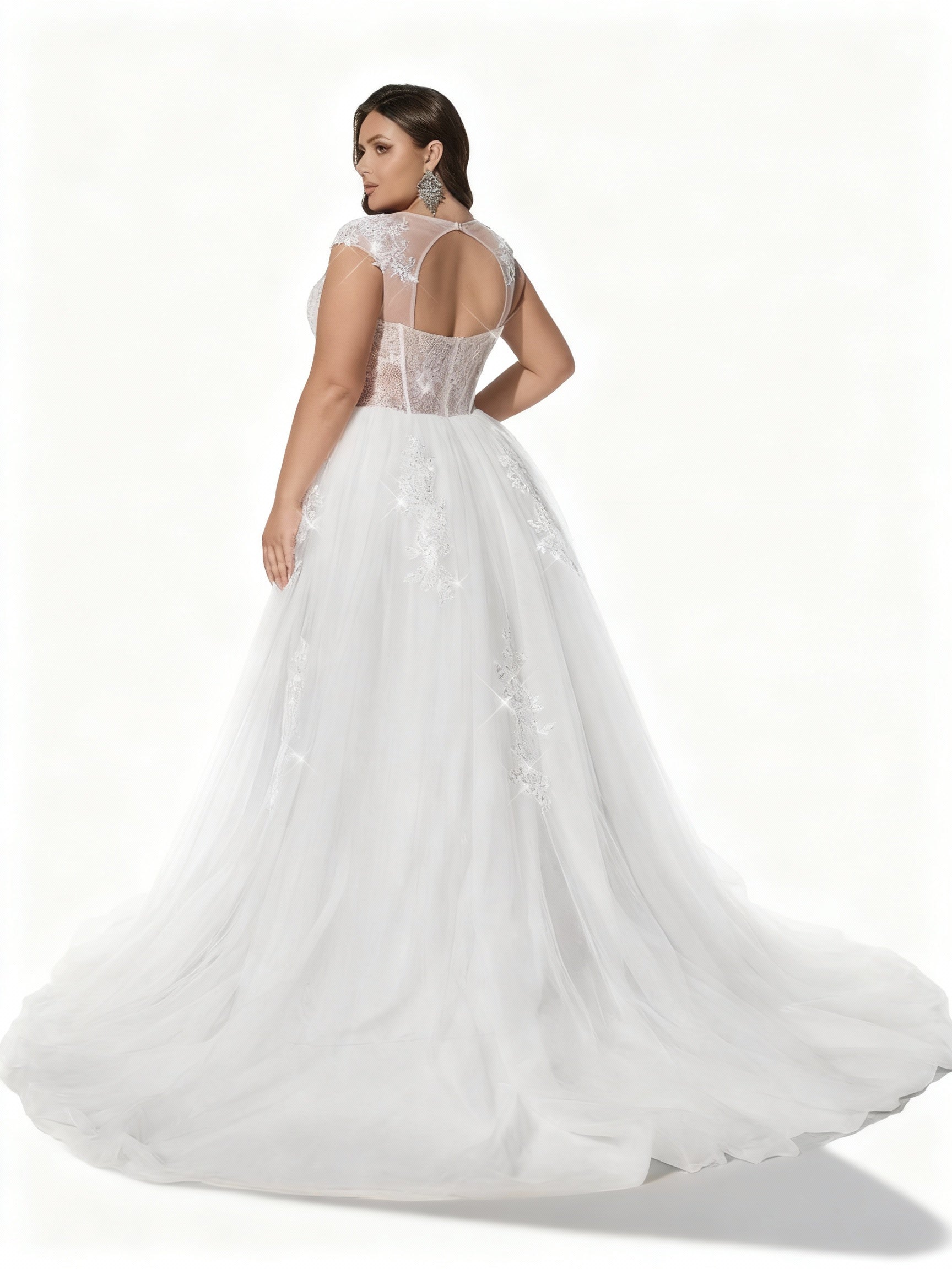 Stalluxe | Luxuriöses Weißes Besticktes Brautkleid aus Mesh in Übergröße