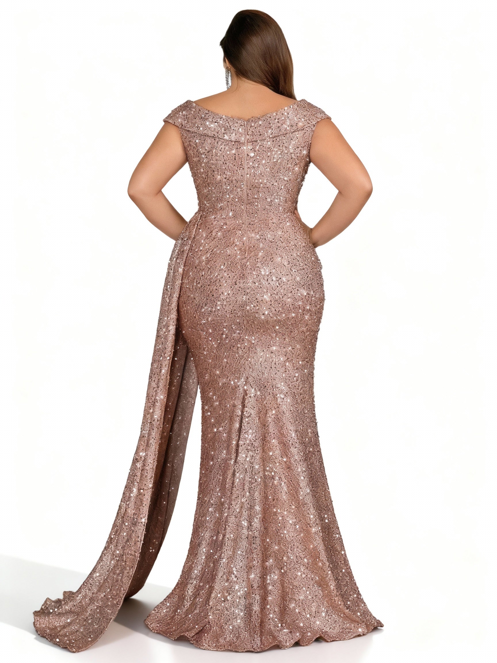 Stalluxe | Champagnerfarbenes Kleid in Übergröße mit Überkreuztem V-Ausschnitt