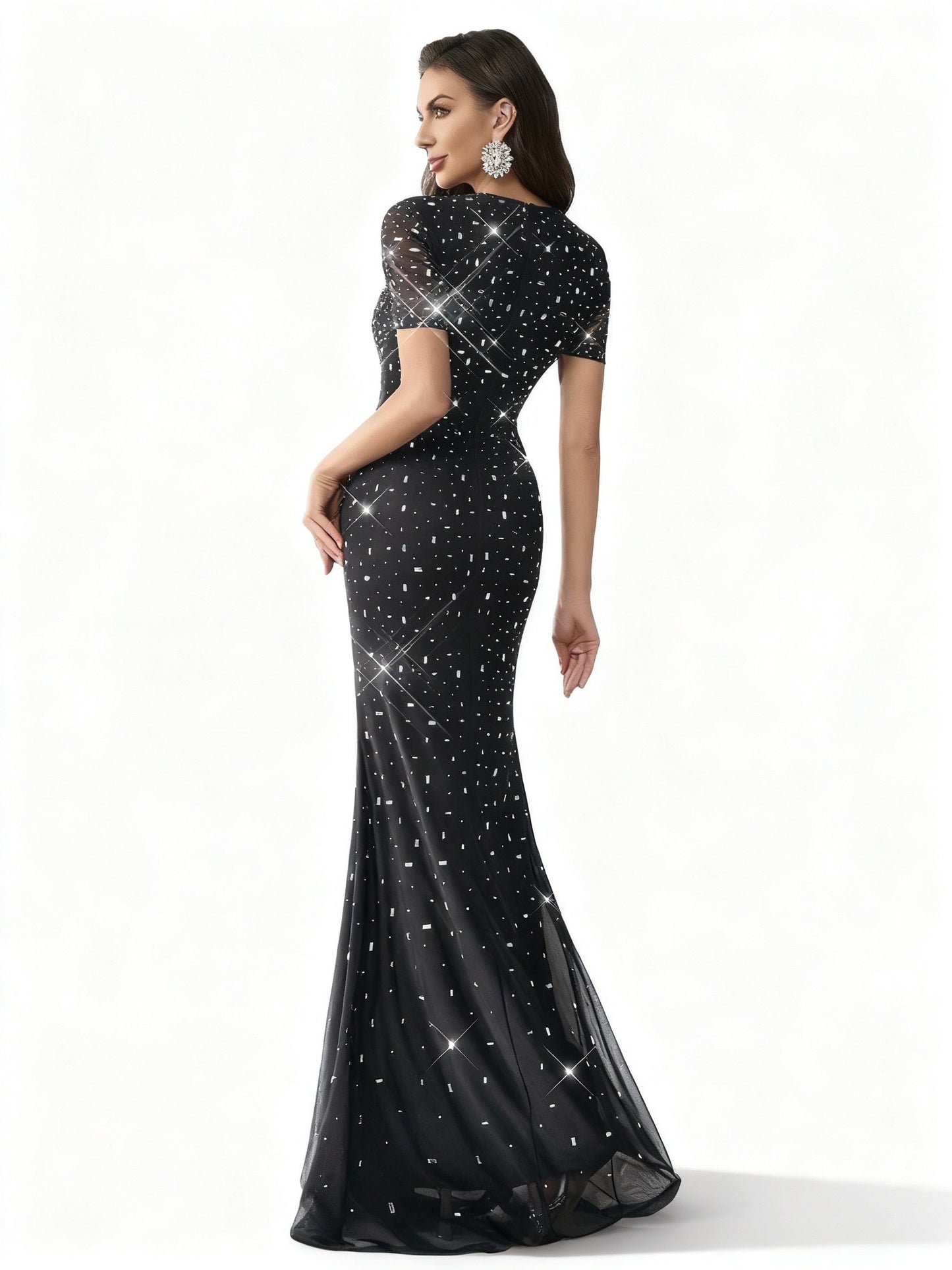 Stalluxe | Elegantes Schwarzes Strasskleid mit Quadratkragen und Kurzen Ärmeln