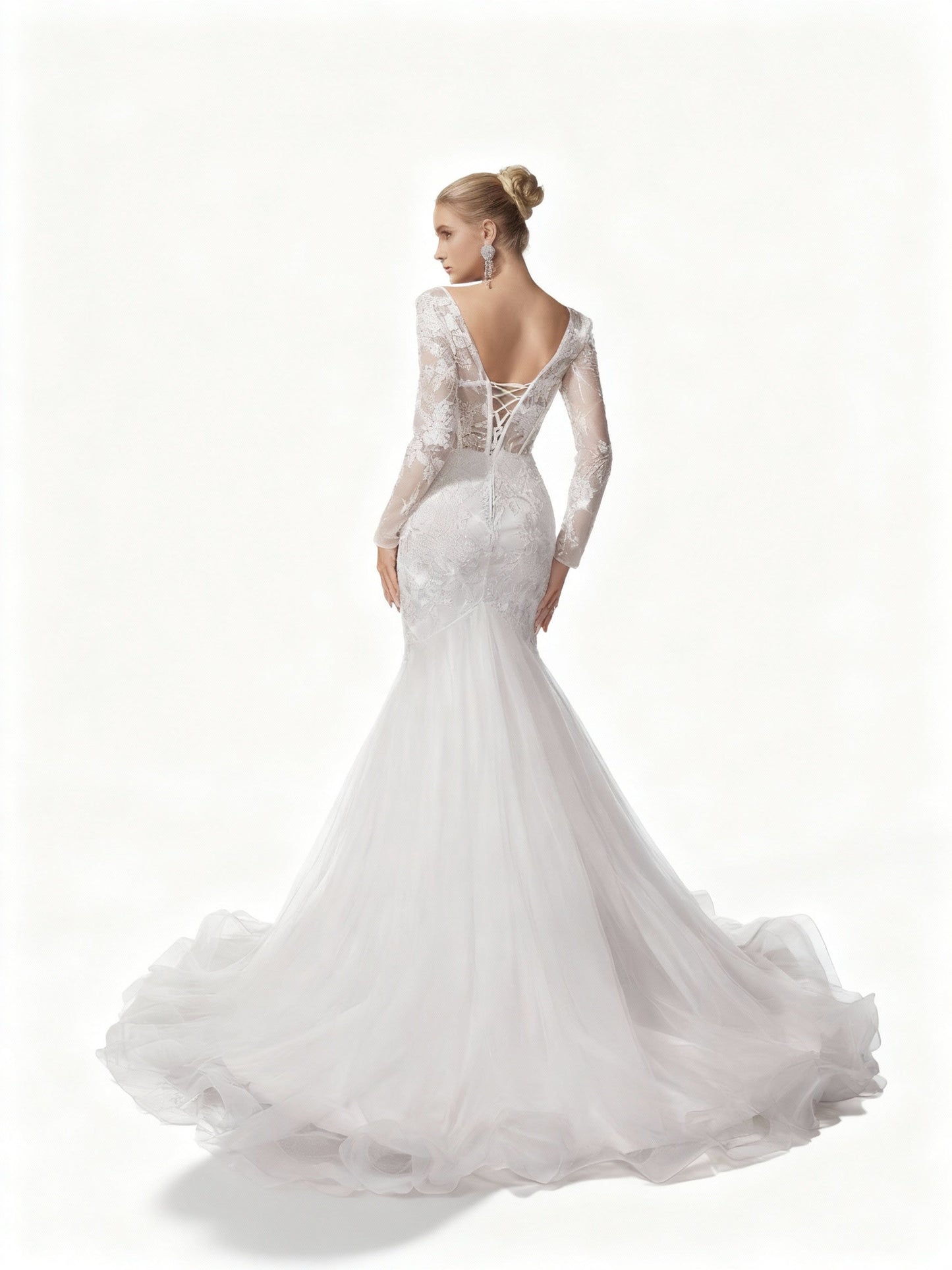 Stalluxe | Romantisches Weißes Spitzen-Brautkleid mit Mesh, V-Ausschnitt und Langarm