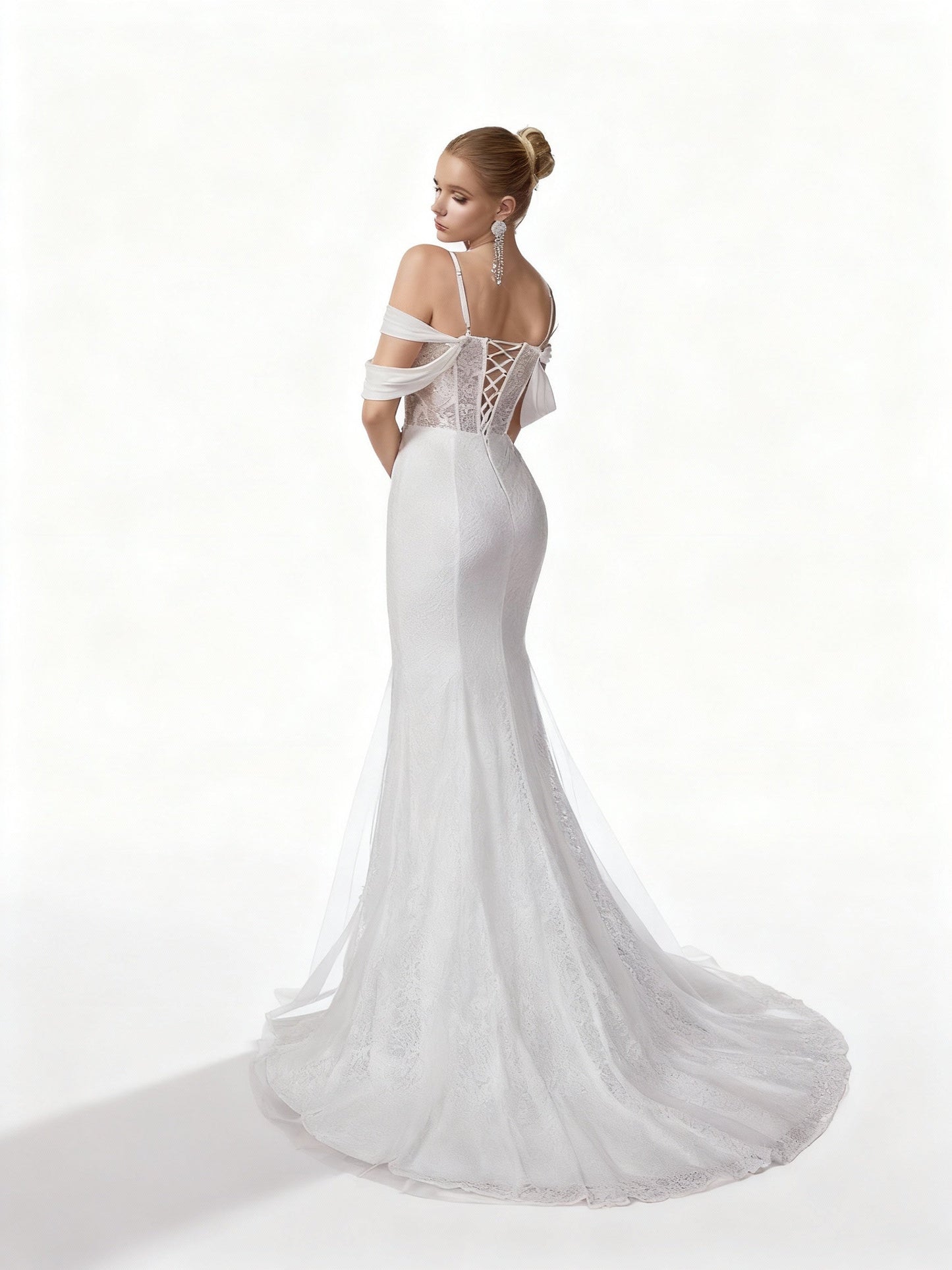 Stalluxe | Elegantes Weißes Besticktes Spitzen-Halter-Brautkleid aus Mesh