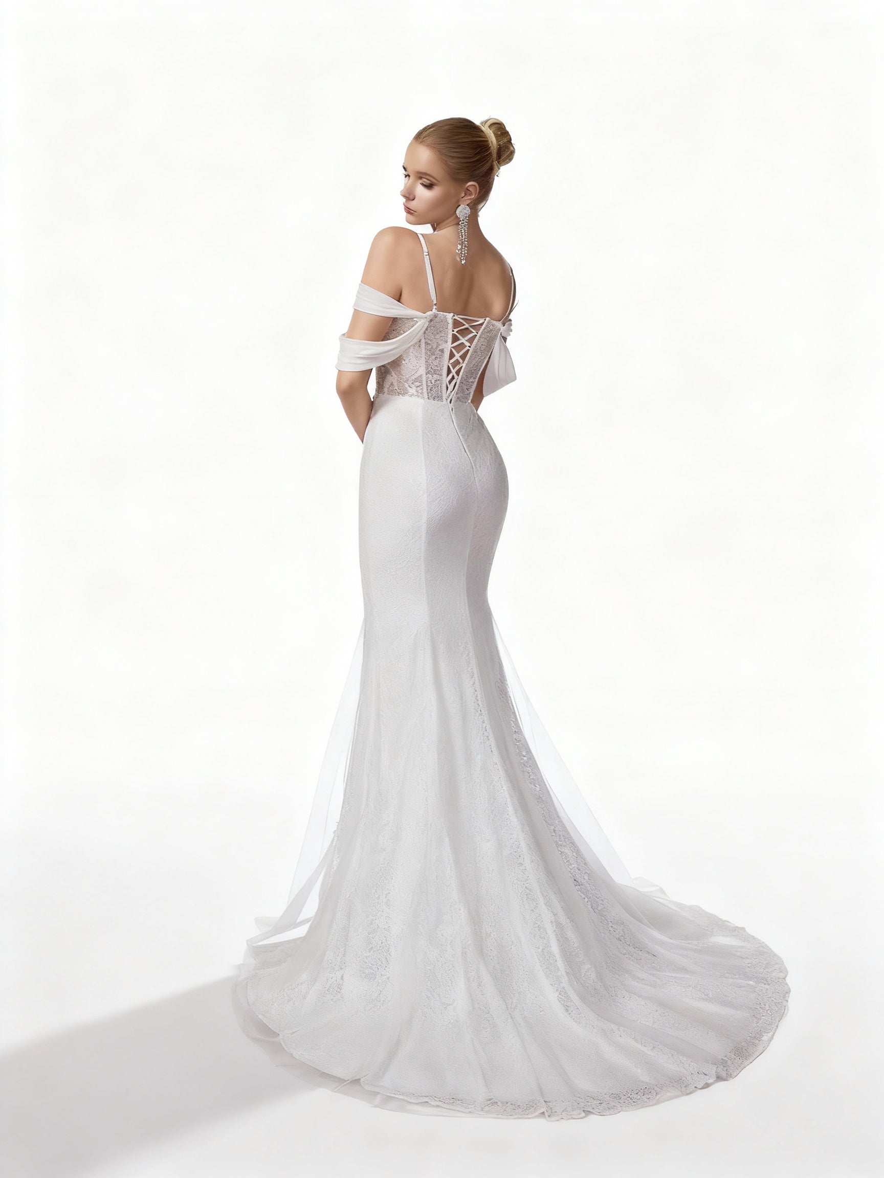 Stalluxe | Elegantes Weißes Besticktes Spitzen-Halter-Brautkleid aus Mesh