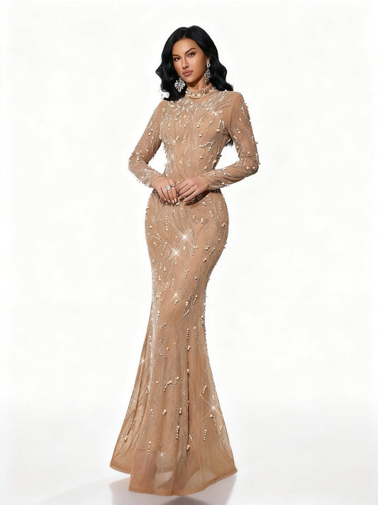 Stalluxe | Glitzerndes Apricotfarbenes Strasskleid mit Langen Ärmeln und Schlanker Silhouette