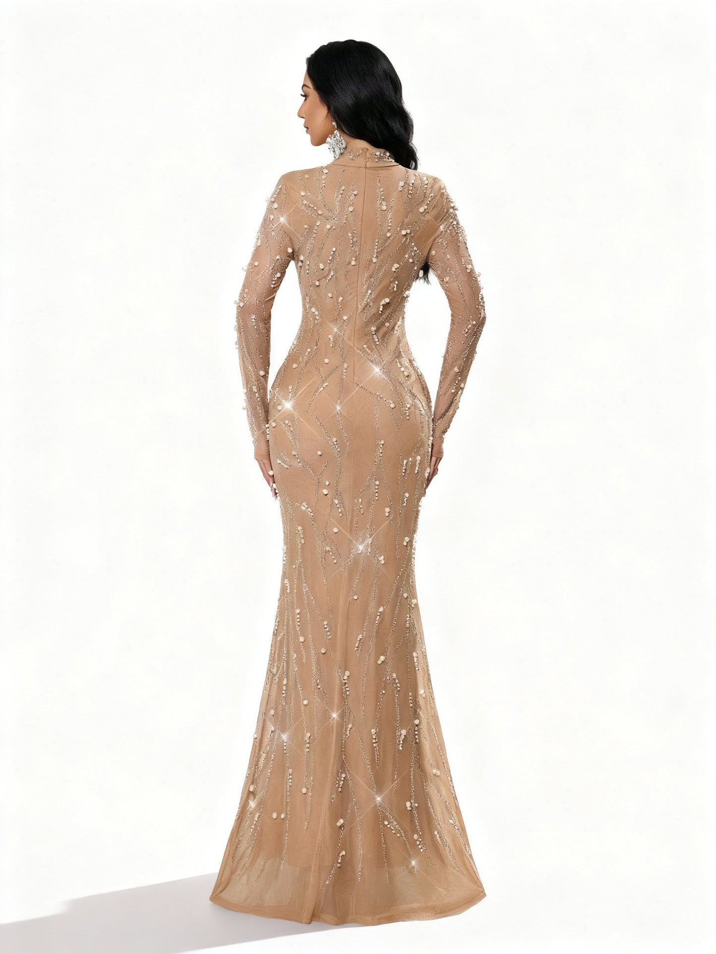 Stalluxe | Glitzerndes Apricotfarbenes Strasskleid mit Langen Ärmeln und Schlanker Silhouette