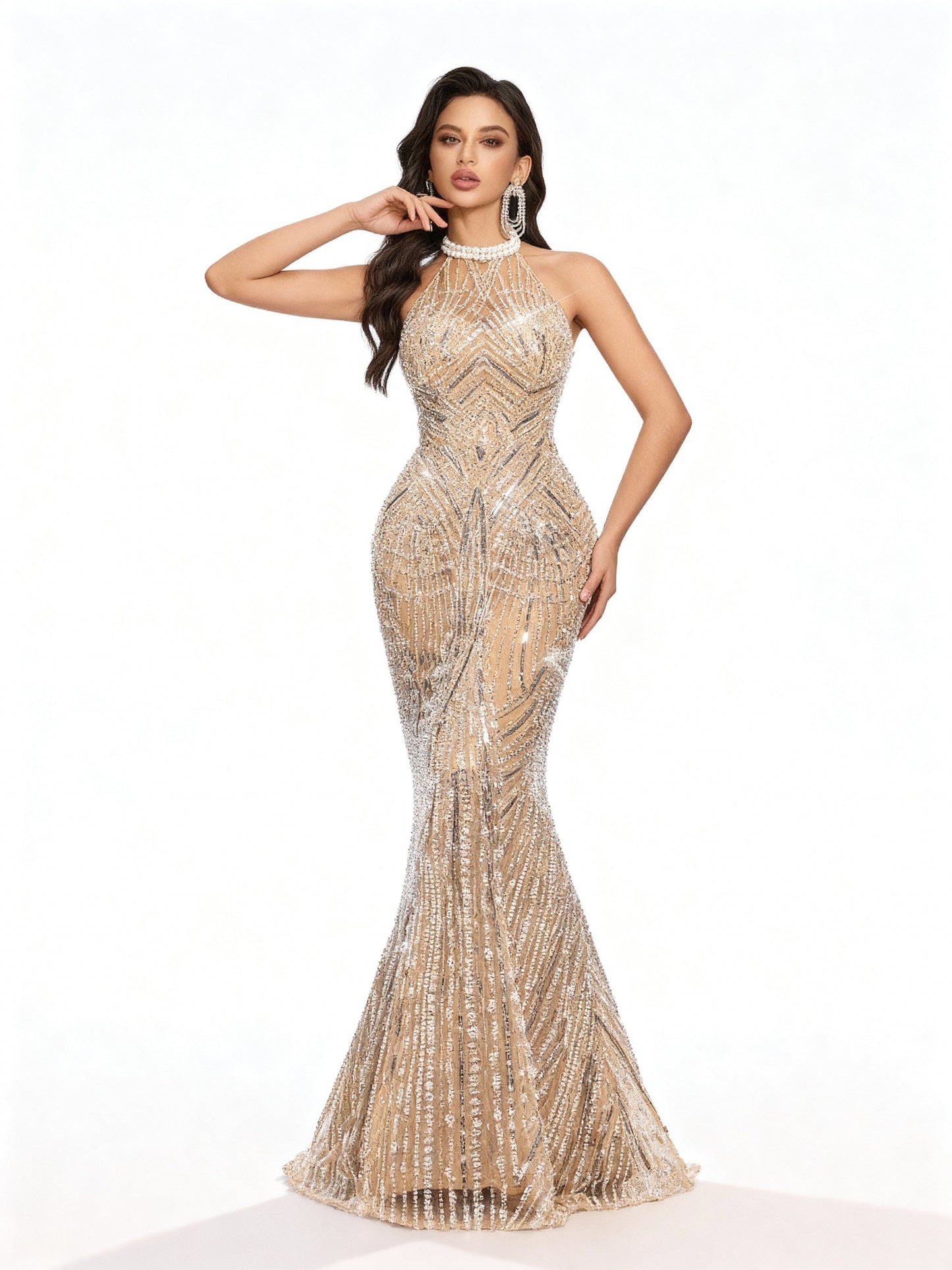 Stalluxe | Champagnerfarbenes Kleid mit Neckholder und Rückenschleife