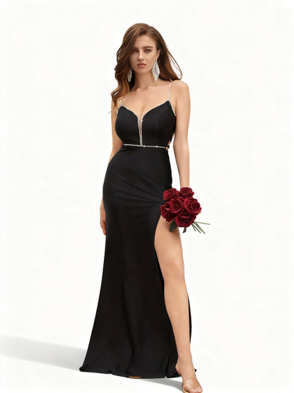 Stalluxe | Glamouröses Schwarzes Kleid mit Trägerdesign und Hohem Beinschlitz