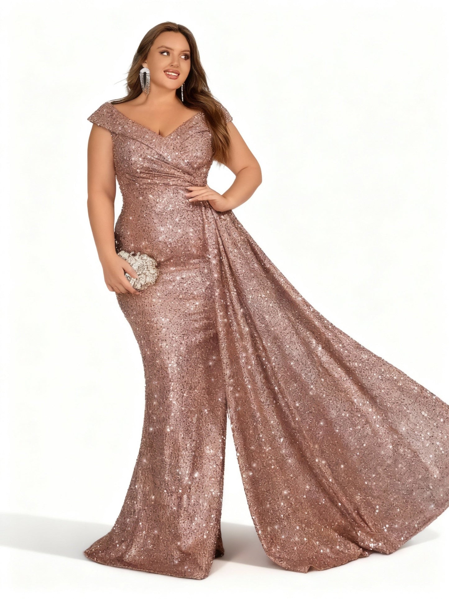 Stalluxe | Champagnerfarbenes Kleid in Übergröße mit Überkreuztem V-Ausschnitt