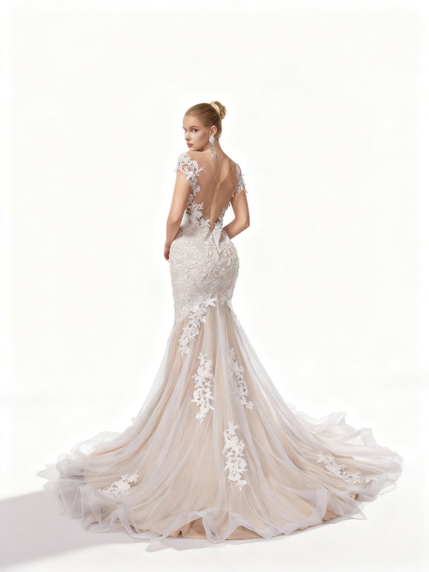 Stalluxe | Göttliches Spitzenapplikations Brautkleid ohne Ärmel