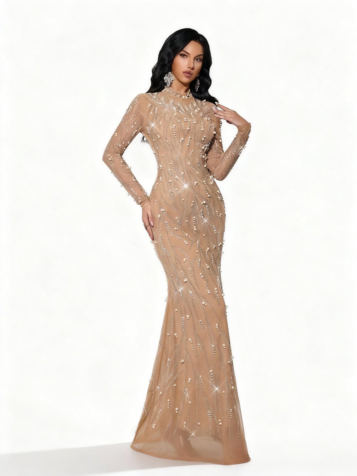 Stalluxe | Glitzerndes Apricotfarbenes Strasskleid mit Langen Ärmeln und Schlanker Silhouette