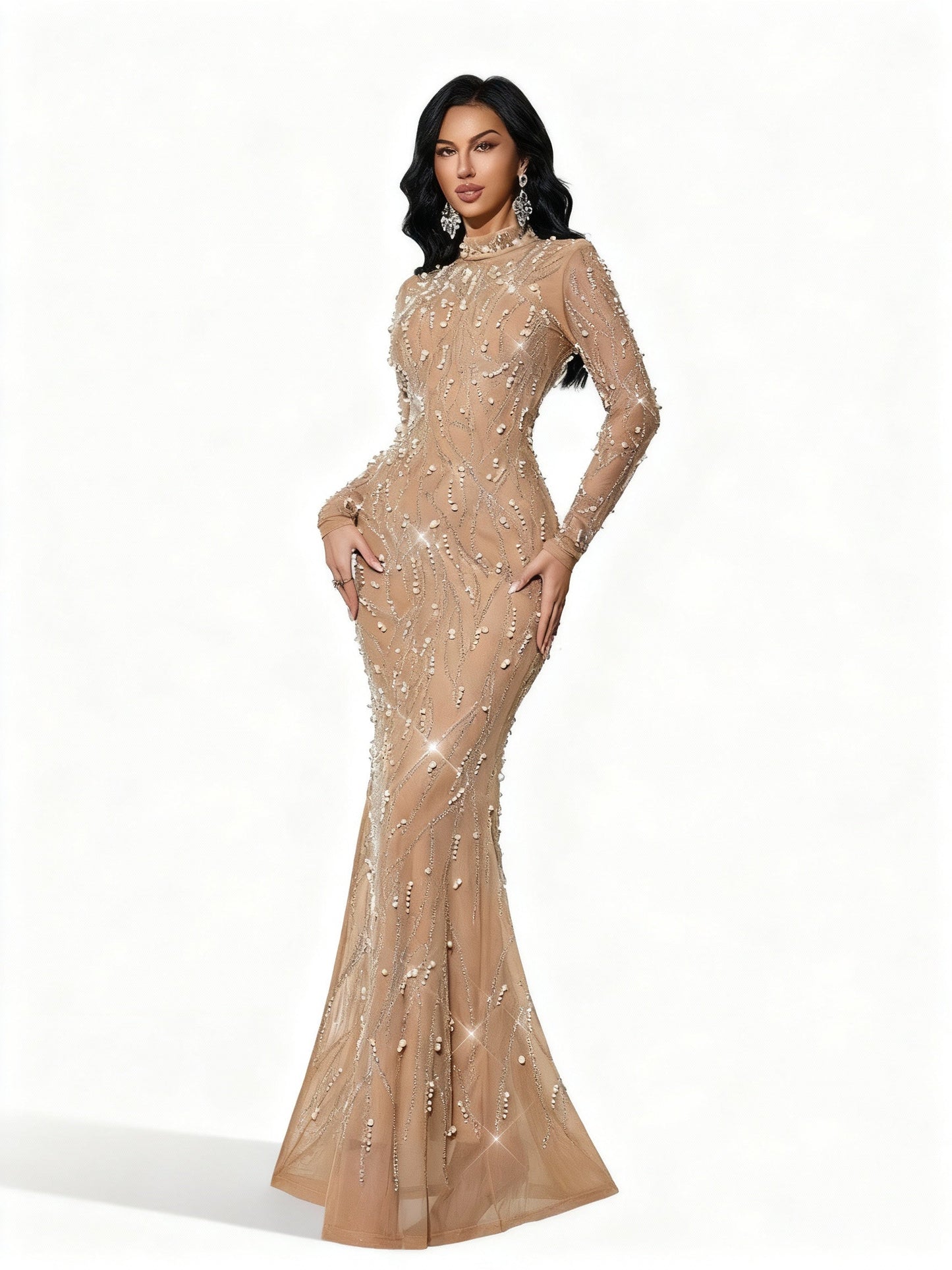 Stalluxe | Glitzerndes Apricotfarbenes Strasskleid mit Langen Ärmeln und Schlanker Silhouette