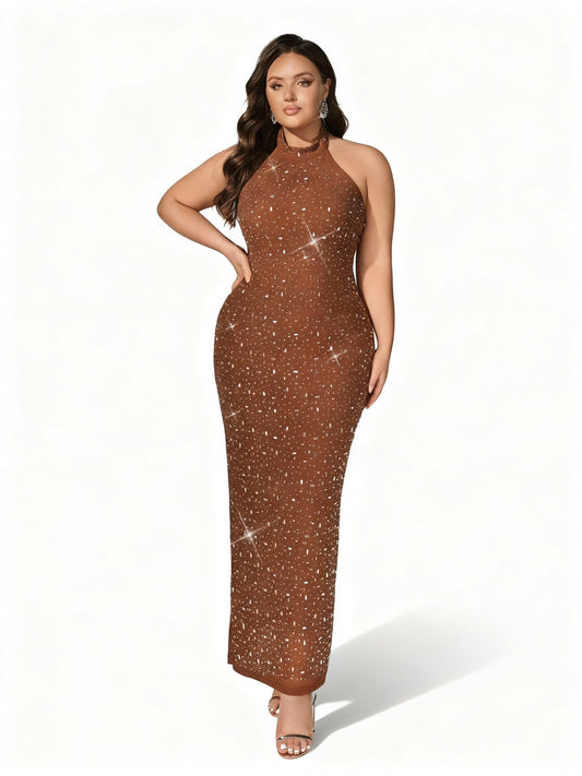 Stalluxe | Schwarzes Abendkleid in Übergröße mit Stehkragen und Strass