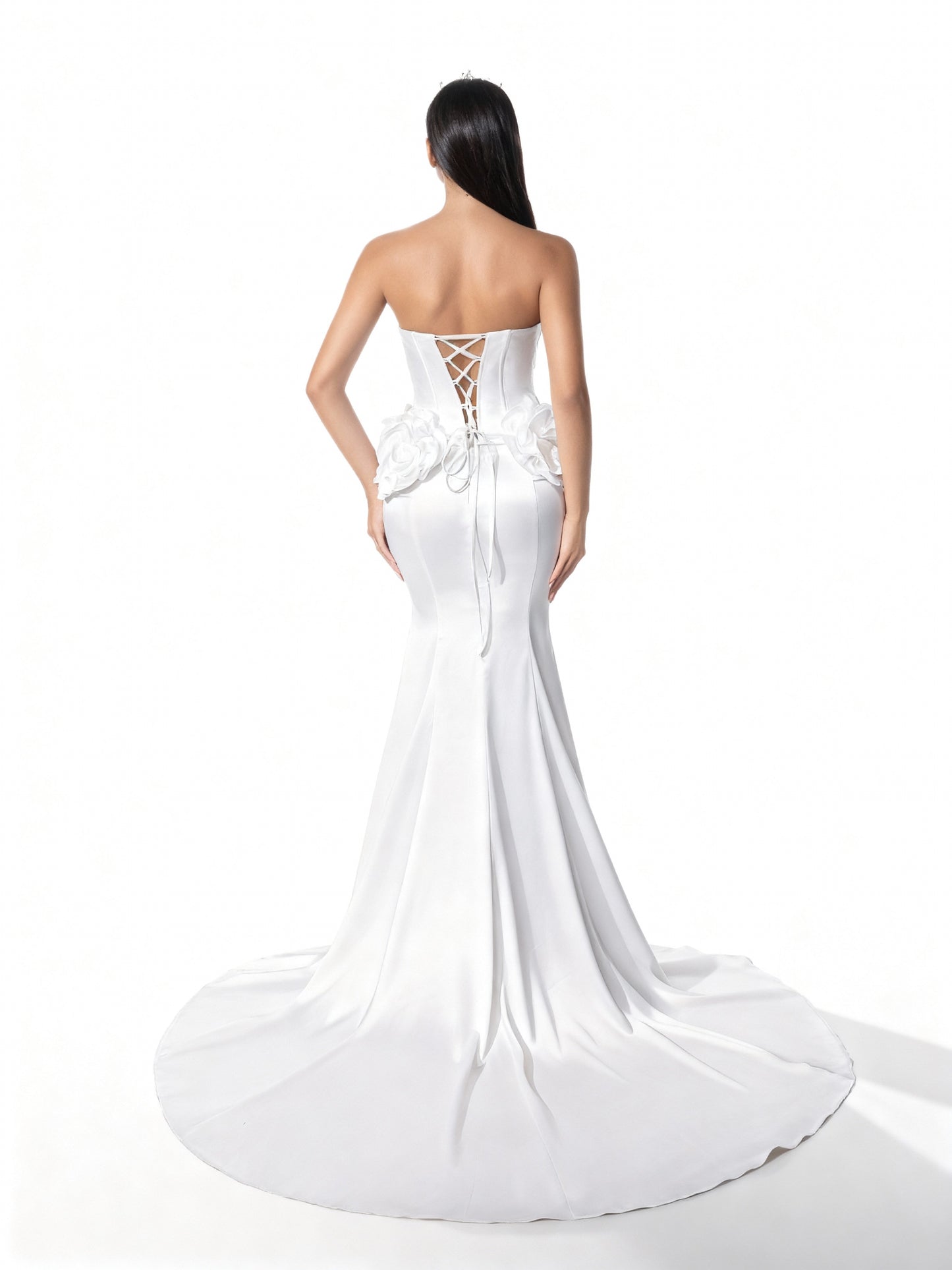 Stalluxe | Weißes Trägerloses Kleid mit Applikationen im Meerjungfrauenstil