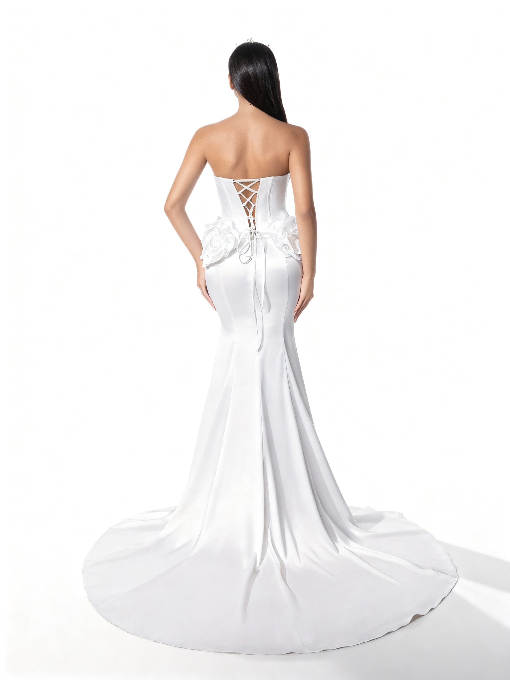 Stalluxe | Weißes Trägerloses Kleid mit Applikationen im Meerjungfrauenstil