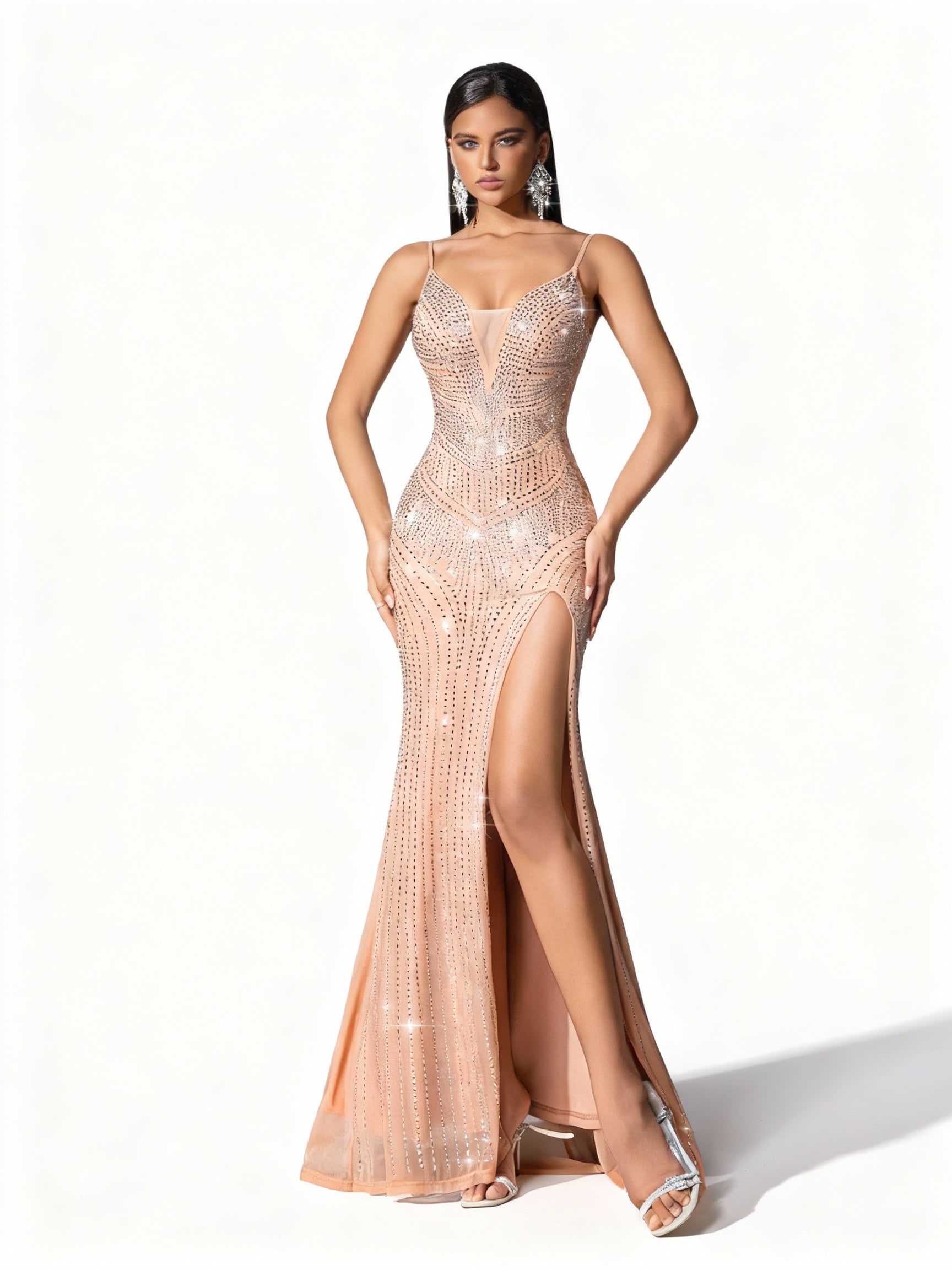 Stalluxe | Schickes Apricotfarbenes Spaghettiträger-Strass-Partykleid