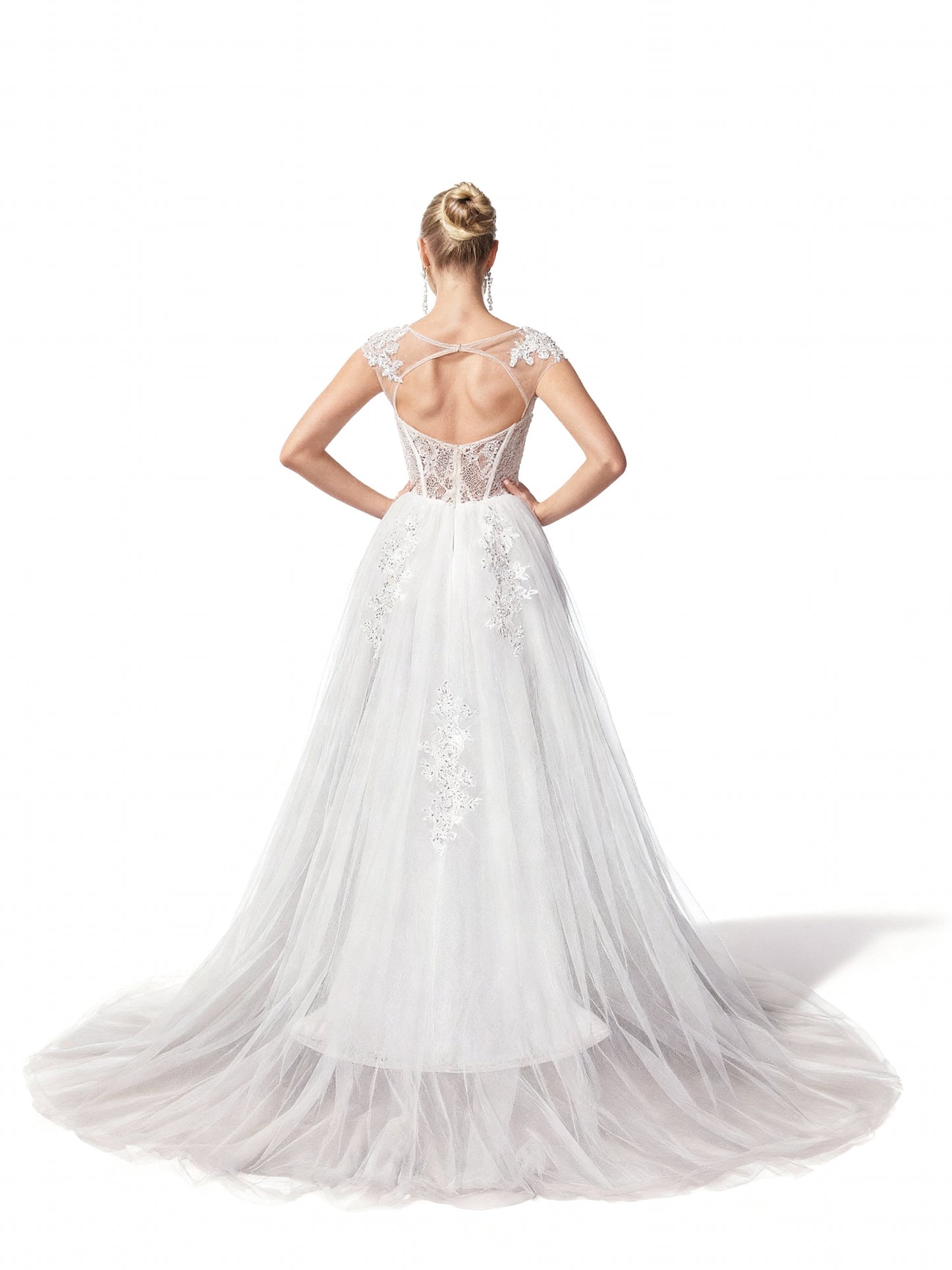 Stalluxe | Elegantes Weißes Brautkleid mit Mesh und Boot-Ausschnitt