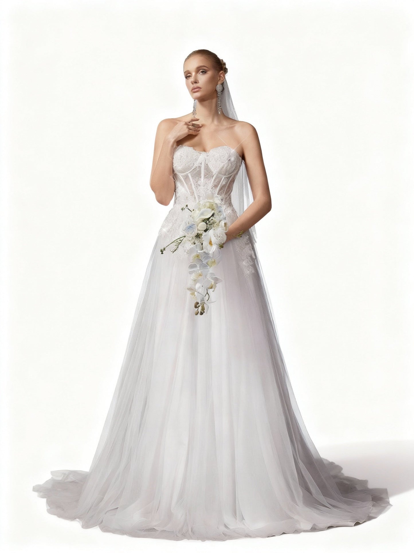 Stalluxe | Elegantes Spitzendetail Trägerloses Brautkleid