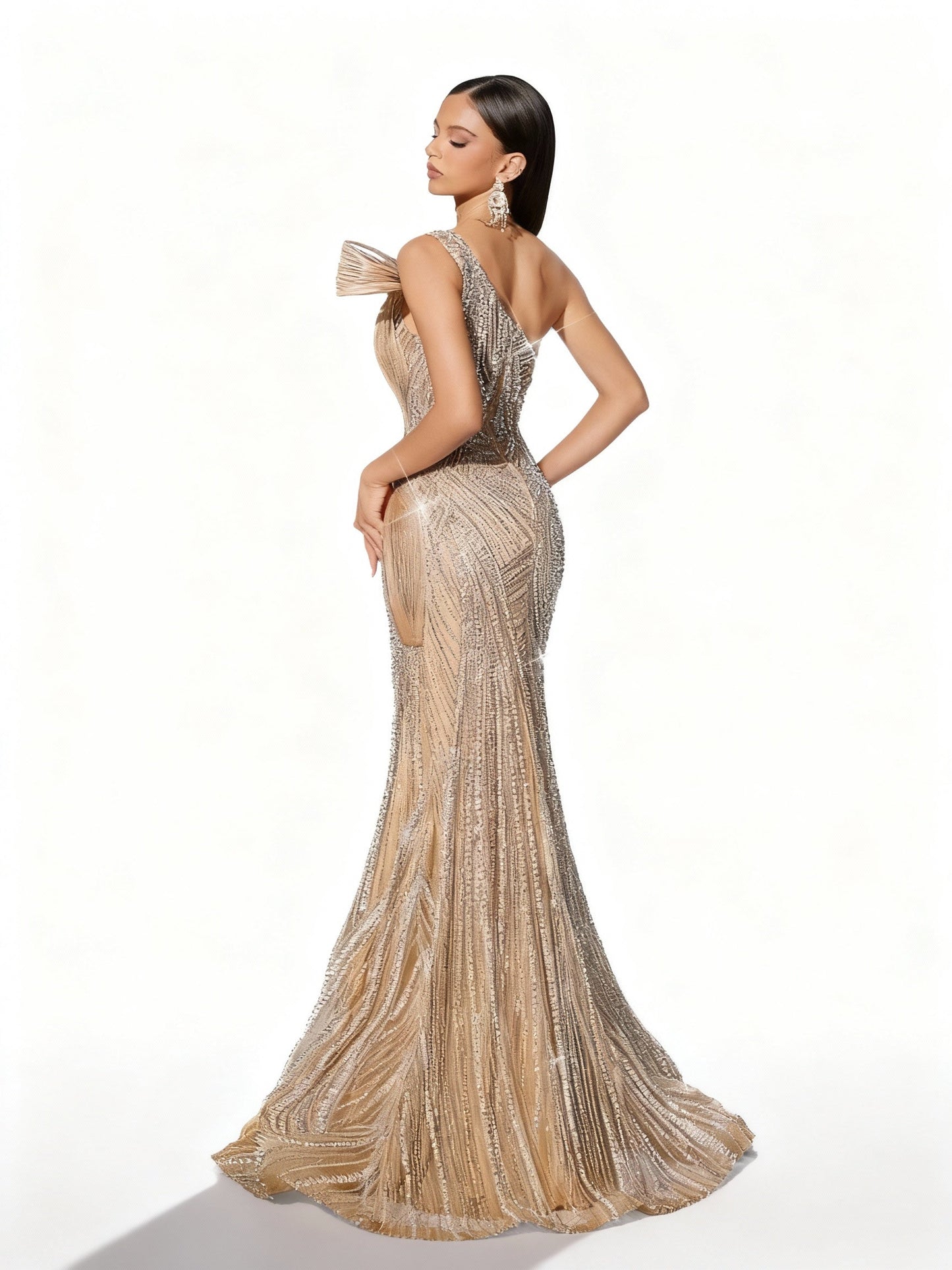 Stalluxe | Sanft Glitzerndes Einfarbiges Paillettenkleid mit Asymmetrischem Ausschnitt und Schlitz