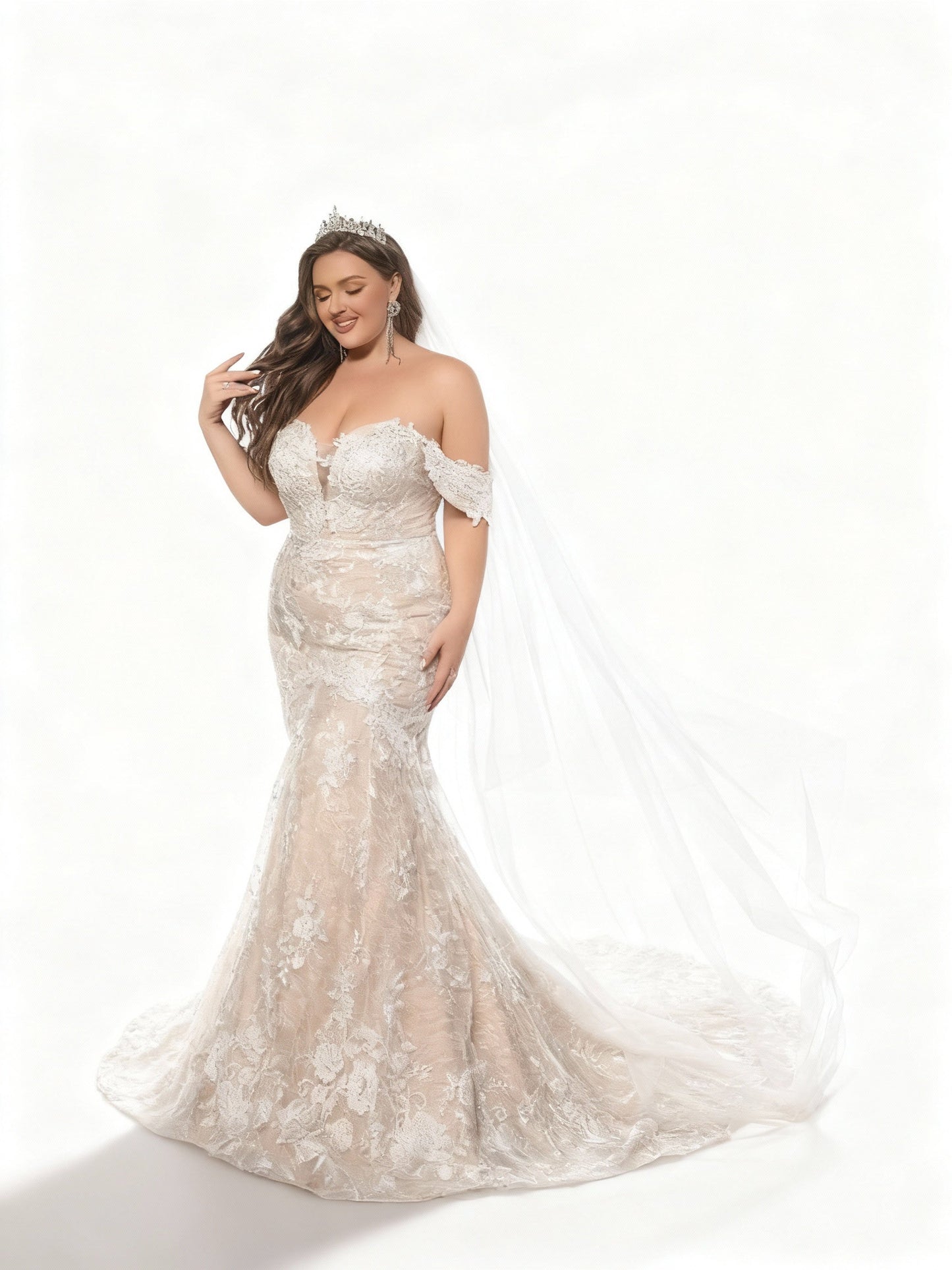 Stalluxe | Weißes Etui-Brautkleid in Übergröße mit One-Shoulder-Schnitt