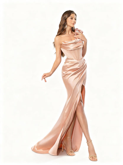 Stalluxe | Einfarbiges Langes Abendkleid mit Falten und Blumenschlitz