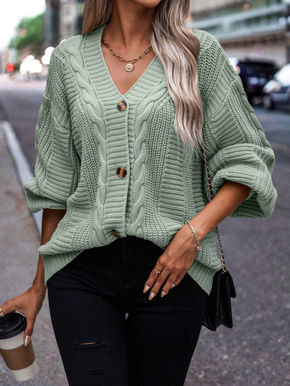 Damen modischer Strickcardigan mit Zopfmuster und Knopfdetail Stalluxe Graugrün