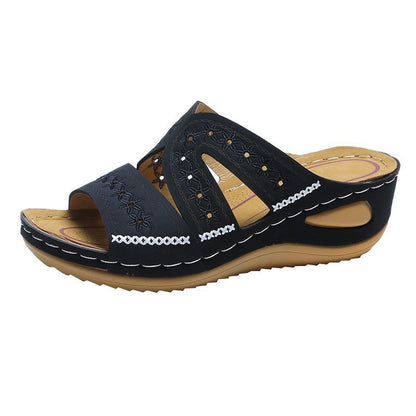 Damen Komfortable Riemchen-Sandalen mit floralem Design und angrenzenden Öffnungen Stalluxe