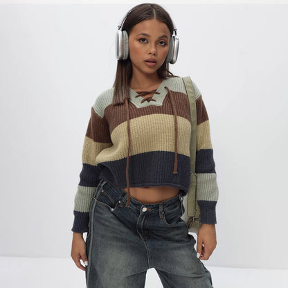 Damen Strickpullover mit lässigem V-Ausschnitt und dekorativem Schnürdetail Stalluxe