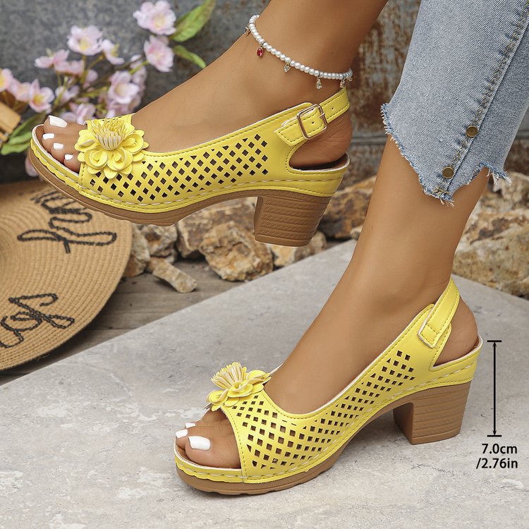 Damen Clogs mit dekorativem Blumendetail und perforierter Oberfläche Stalluxe