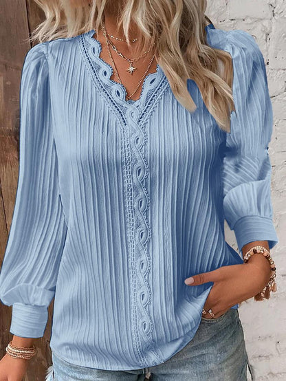 Damen Bluse mit raffiniertem Falten-Design und eleganten Spitzenakzenten Stalluxe