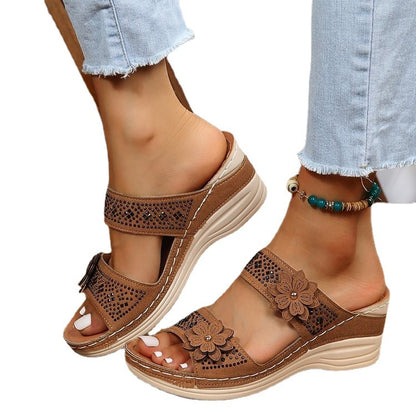 Damen Bequeme Wedgesandalen mit floralem Design und ergonomischer Sohle Stalluxe