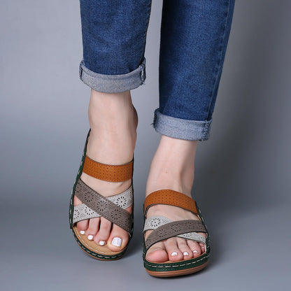 Damen Wedge-Pantoletten mit luftiger Schnittführung und dekorativen Schnittdetails Stalluxe