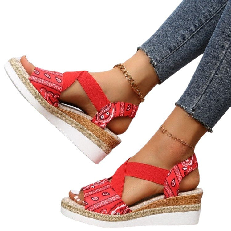 Damen Wedgesandalen mit stilvollem Bandana-Muster und rutschfester Sohle Stalluxe