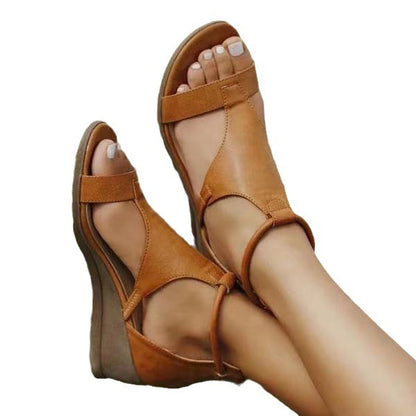 Damen Wedge-Sandaletten mit verstellbaren Riemen und komfortabler Fußbett-Technologie Stalluxe
