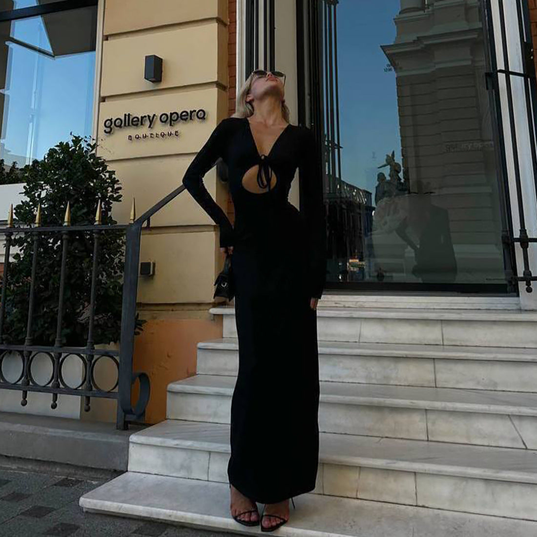 Damen Maxikleid mit tiefem Ausschnitt und raffiniertem Cut-Out Stalluxe