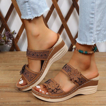Damen Wedge-Sandalen mit floralem Design und anatomischem Fußbett Stalluxe