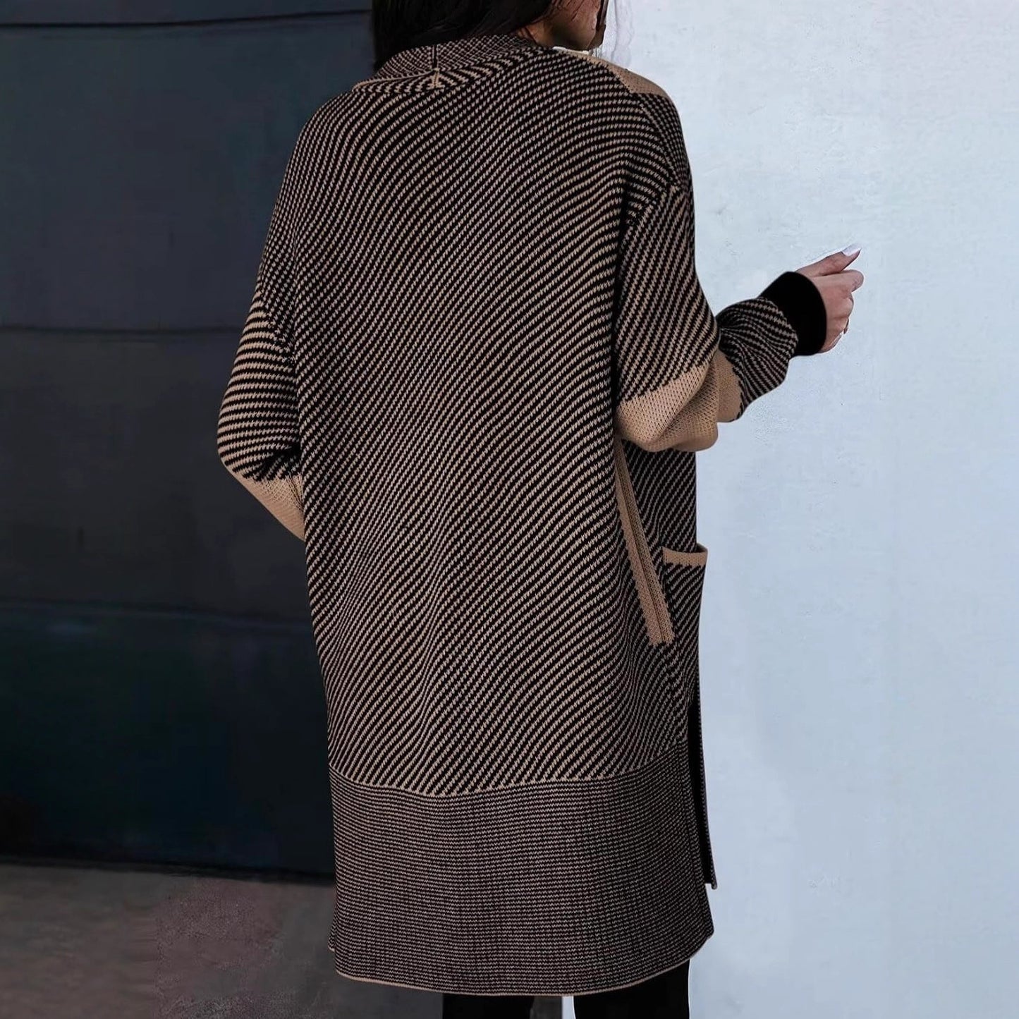 Damen Langer Strickcardigan mit strukturiertem Muster und aufgesetzten Taschen Stalluxe