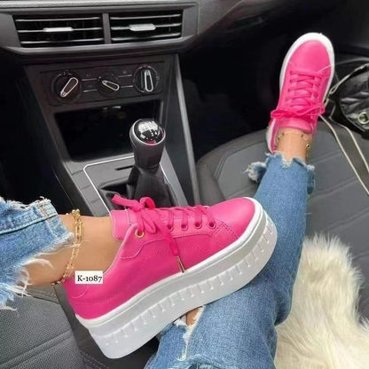 Damen Chunky Sneakers mit hohem Plateau und metallischen Akzenten Stalluxe