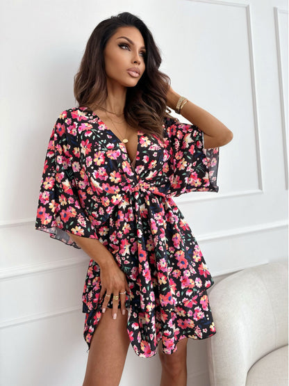 Damen Blumiges Minikleid mit voluminösen Ärmeln Stalluxe