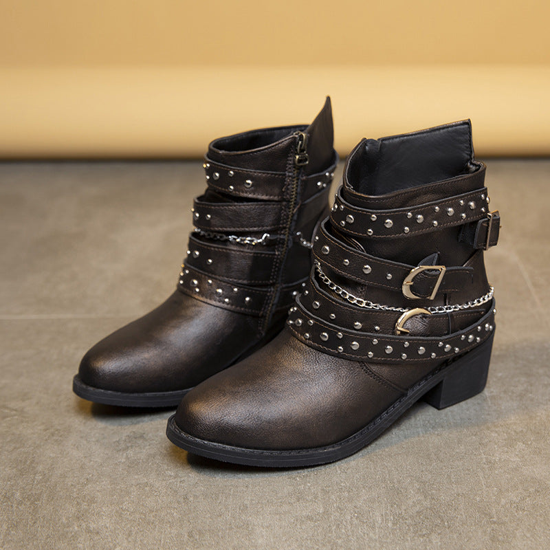 Damen modische Stiefeletten mit verzierten Riemen und Kettenelementen Stalluxe